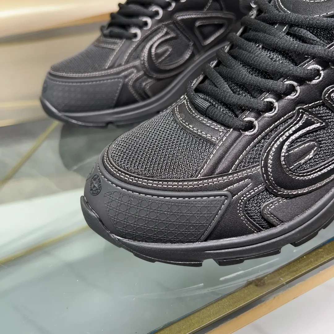 Men's Men's Shoes💰P460💰【DIOR】Dior's new B30 low-top sneakers✅ Carefully crafted from gray mesh fabric and white technical fabric, it features a CD30" graphic logo, and "DIO~B30" and "CD30" logos on the heel and tongue. The extra-light sculpted rubber sole is paired with iconic embellishments to enhance style, and internal stretch details create an ideal and comfortable wearing experience. Can be matched with a variety of casual looks to highlight a fashionable and modern sports style. Size: 38-44 (45 can be customized)